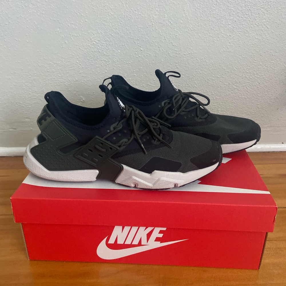 NIKE Huarache Sneakers M9.5/W11